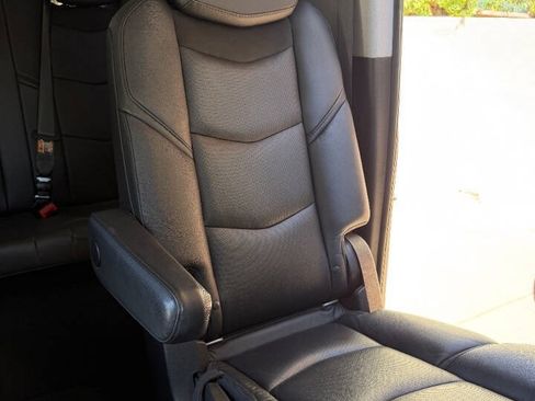Used 2018 Cadillac Escalade ESV Luxury RWD image 20