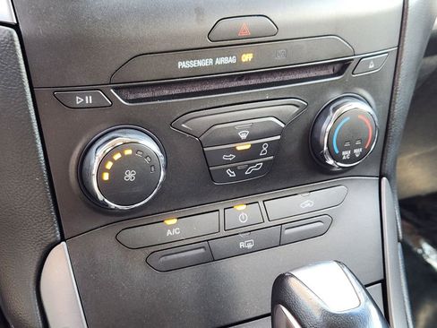 Used 2018 Ford Edge SE image 10