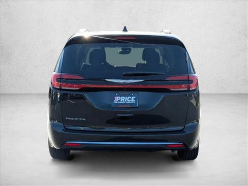 Used 2022 Chrysler Pacifica Touring-L FWD image 6