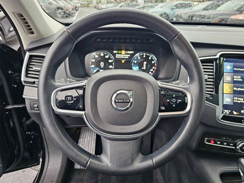 Used 2017 Volvo XC90 T5 Momentum w/ Vision Package image 24