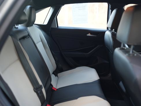 Used 2020 Volkswagen Jetta R-Line image 25