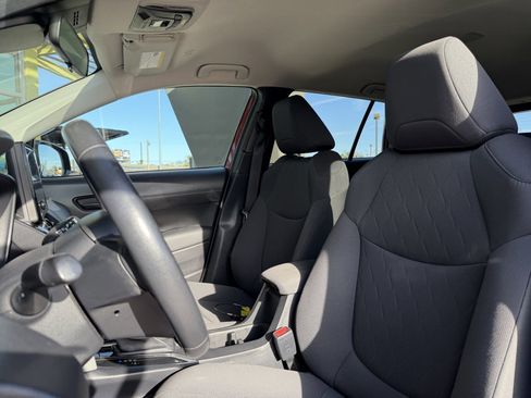 Used 2023 Toyota Corolla Cross LE image 33