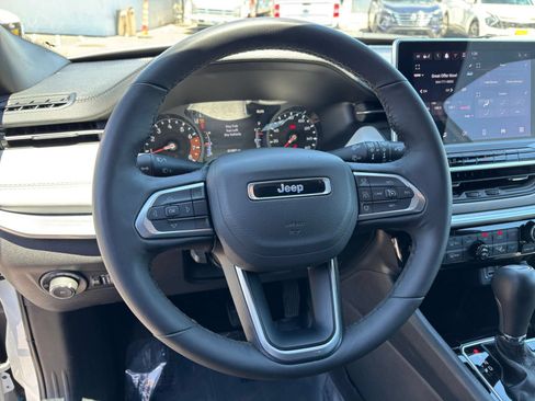 Used 2025 Jeep Compass Limited AWD/4WD image 29