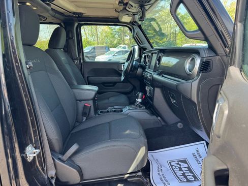 Used 2020 Jeep Wrangler Unlimited Sahara AWD/4WD image 19