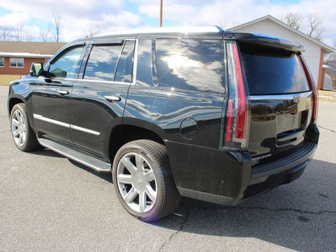 Used 2020 Cadillac Escalade Premium Luxury image 7