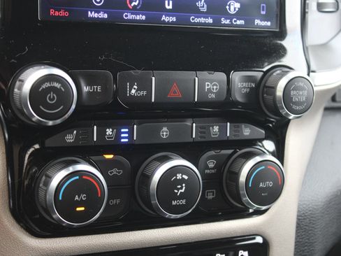 Used 2019 RAM 1500 Laramie AWD/4WD image 36