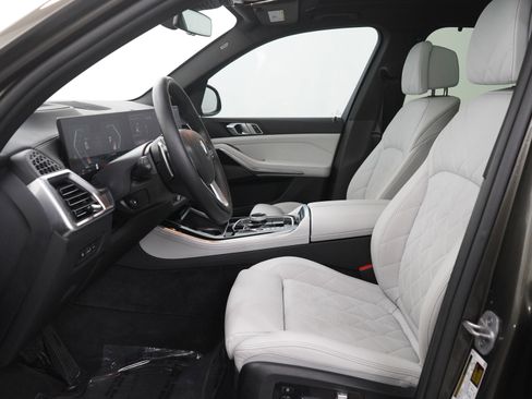 Used 2024 BMW X5 xDrive40i AWD/4WD image 16