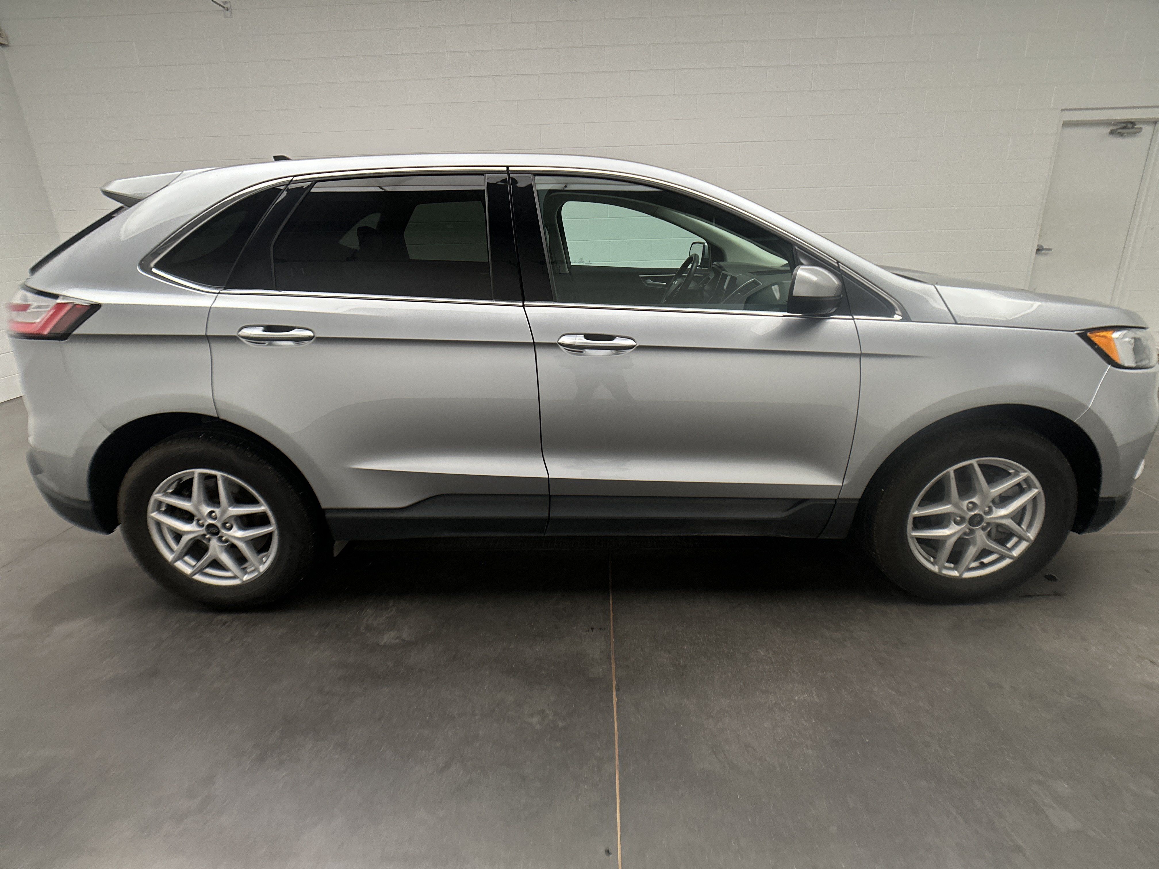 Used 2024 Ford Edge SEL AWD/4WD image 10