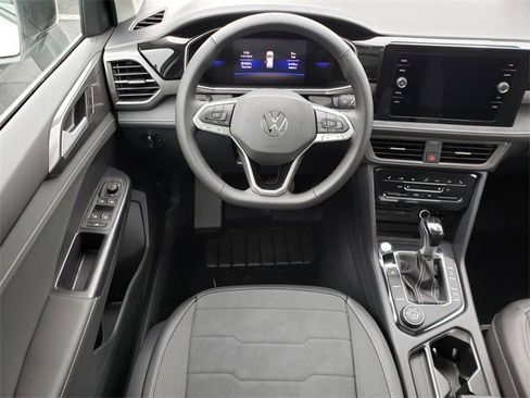 New 2025 Volkswagen Taos SE image 10