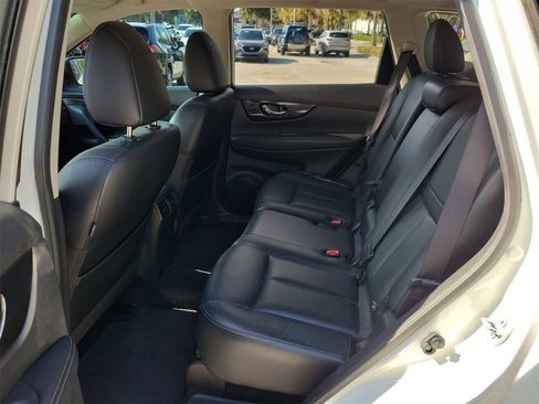 Used 2017 Nissan Rogue SL image 11