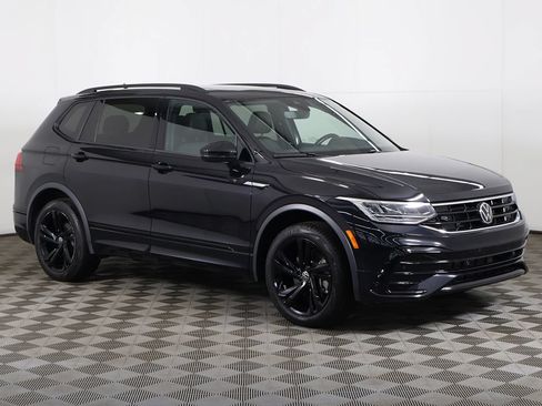 Certified 2024 Volkswagen Tiguan SE R-Line AWD/4WD image 55