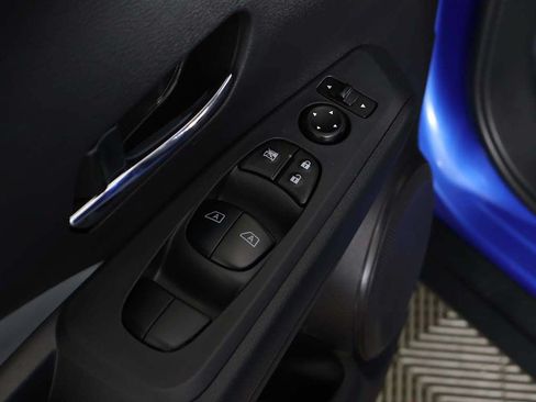 Used 2023 Nissan Kicks SR w/ SR Premium Package FWD image 35