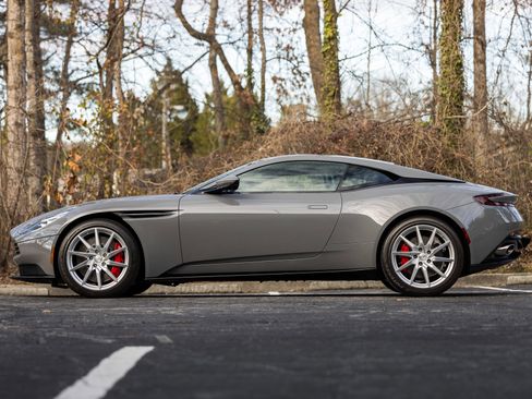 Used 2018 Aston Martin DB11 V12 RWD image 10