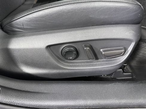 Used 2019 Toyota Avalon Touring FWD image 11