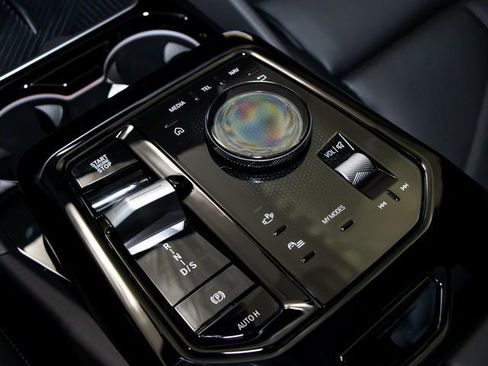 Used 2026 BMW 550e xDrive w/ Premium Package image 19