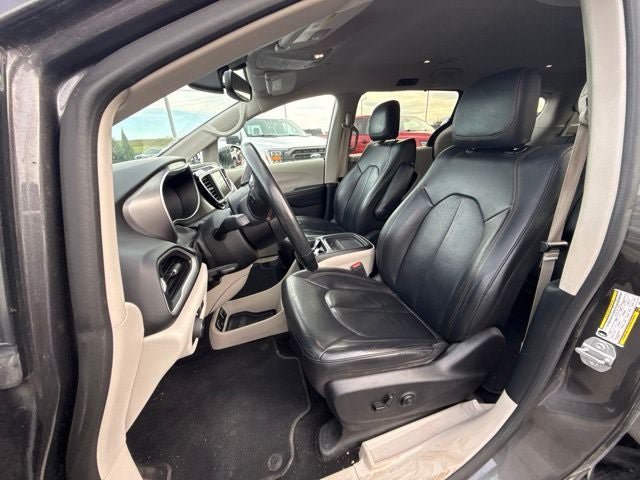 Used 2020 Chrysler Pacifica Touring-L FWD image 8