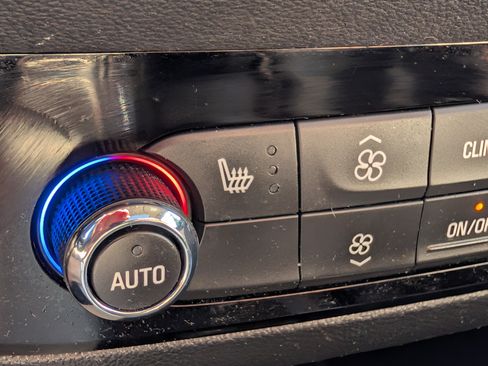 Used 2020 Buick Enclave Essence FWD image 28