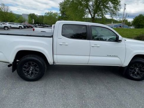 Certified 2020 Toyota Tacoma SR5 AWD/4WD image 9