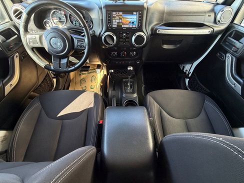 Used 2015 Jeep Wrangler Unlimited Sahara AWD/4WD image 13