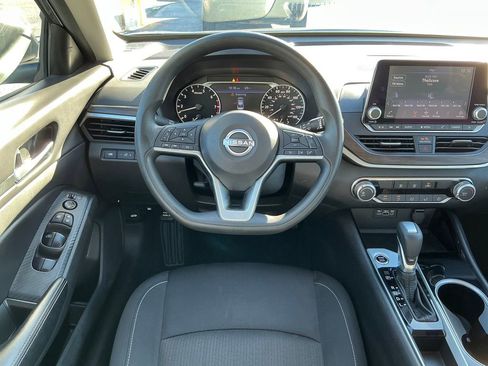 Used 2024 Nissan Altima 2.5 SV image 18
