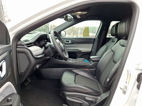 Used 2024 Jeep Compass Latitude image 13