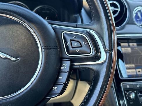 Used 2012 Jaguar XJ image 39