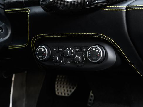 Used 2010 Ferrari 458 Italia Coupe RWD image 35