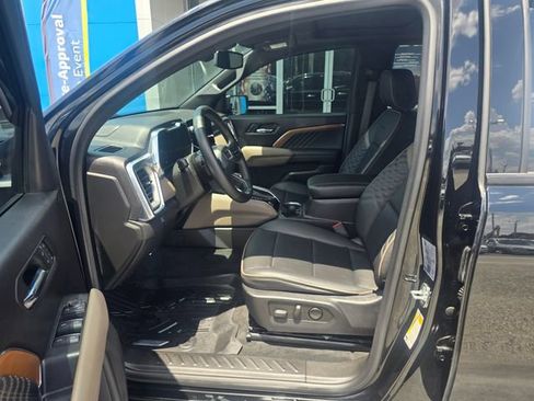 Used 2023 GMC Canyon Denali w/ Denali Black Edition AWD/4WD image 9