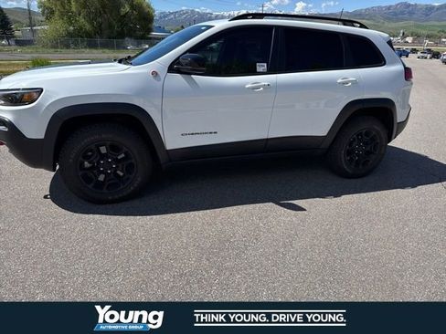 Used 2022 Jeep Cherokee Trailhawk w/ Premium Leather Package AWD/4WD image 2