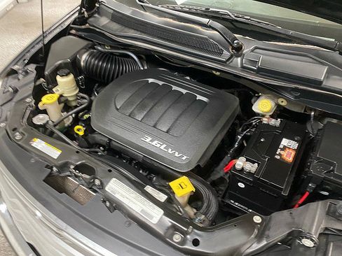 Used 2012 Chrysler Town & Country Touring image 16