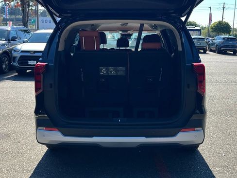 Used 2026 Kia Carnival EX FWD image 8