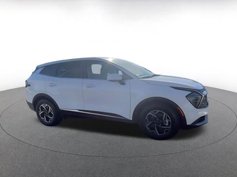 Used 2025 Kia Sportage LX image 2