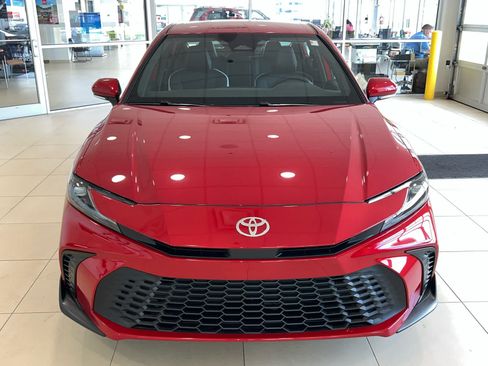 New 2026 Toyota Camry SE w/ Convenience Package FWD image 3