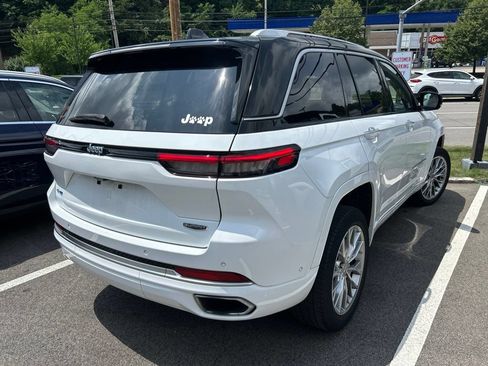 Used 2023 Jeep Grand Cherokee Summit w/ Luxury Tech Group V AWD/4WD image 11