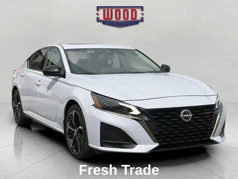 Used 2024 Nissan Altima 2.5 SR w/ SR Premium Package FWD image 1
