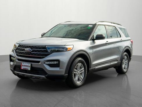 Used 2024 Ford Explorer XLT w/ Equipment Group 202A AWD/4WD image 3