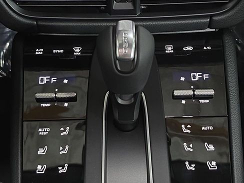 New 2026 Porsche Macan image 19