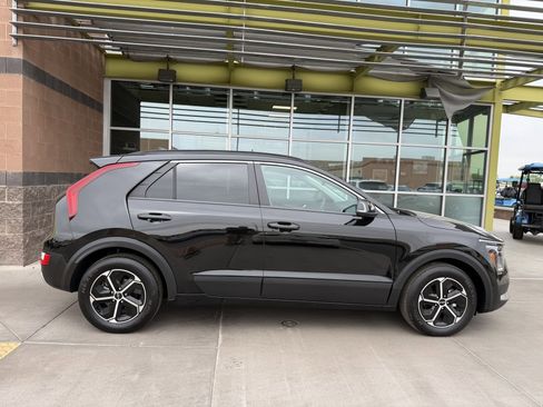 Used 2024 Kia Niro EX FWD image 9