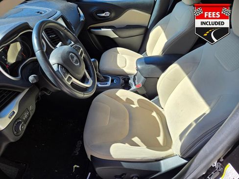 Used 2017 Jeep Cherokee Latitude w/ Comfort/Convenience Group FWD image 7