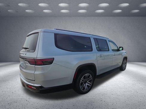 Used 2024 Jeep Wagoneer L Series II w/ Flexible Seating Group AWD/4WD image 7