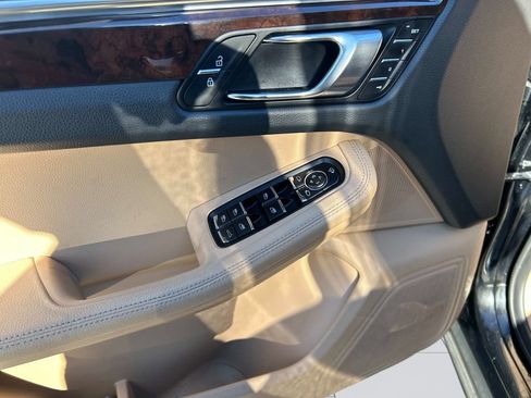Used 2023 Porsche Macan Turbo AWD/4WD image 17