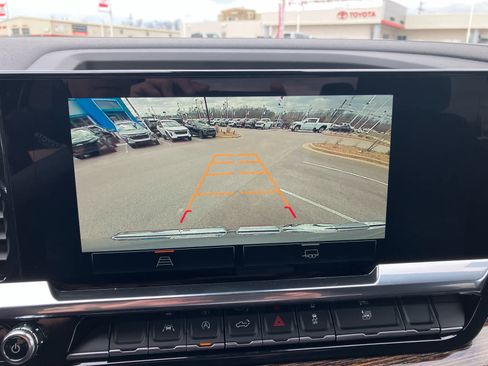 New 2026 GMC Sierra 1500 SLE image 24