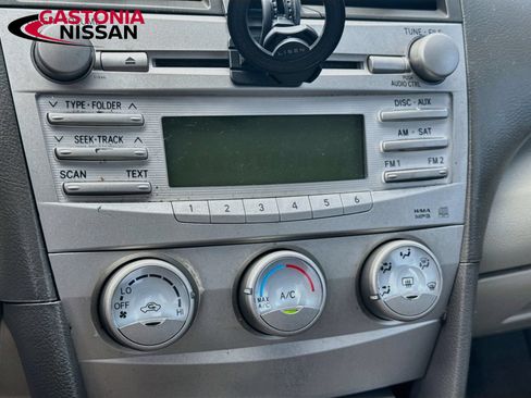 Used 2010 Toyota Camry LE FWD image 15