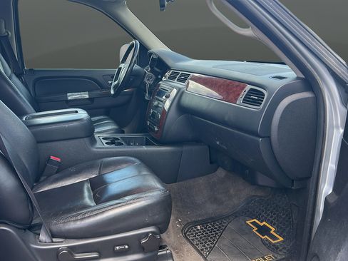 Used 2014 Chevrolet Suburban LT AWD/4WD image 18