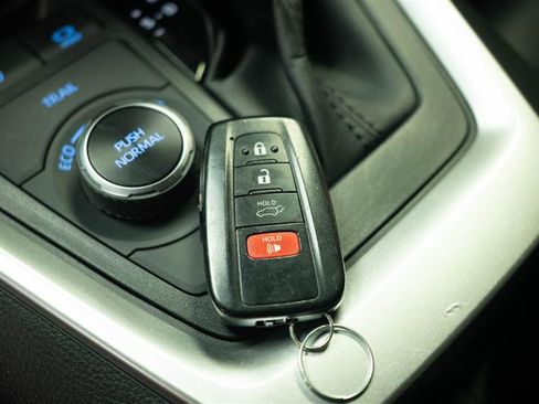 Used 2022 Toyota RAV4 XLE Premium AWD/4WD image 30