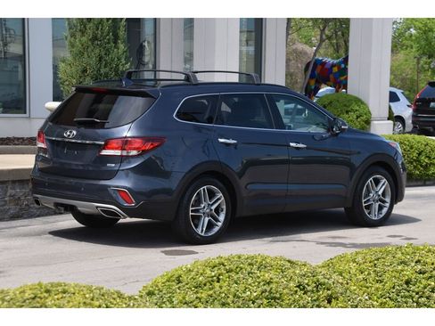 Used 2017 Hyundai Santa Fe SE image 4
