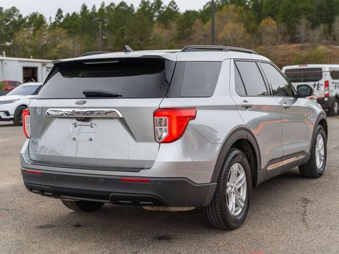 Certified 2022 Ford Explorer XLT RWD image 7