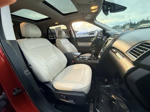 Used 2017 Ford Explorer Platinum image 28