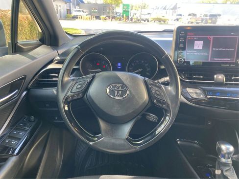 Used 2019 Toyota C-HR XLE FWD image 12