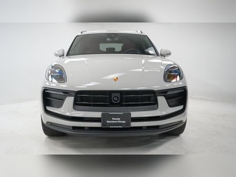 Certified 2025 Porsche Macan image 6